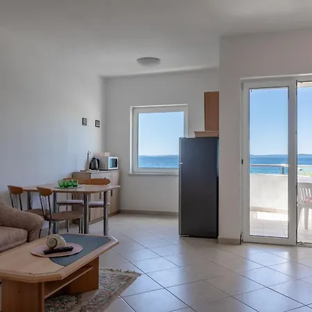 Apartment By The Sea - 23426 Vir